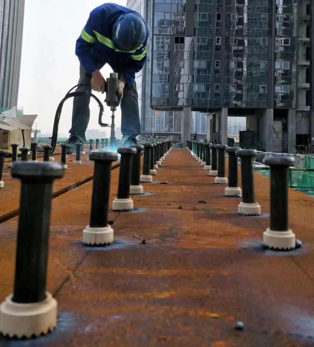 On-site drawn arc stud welding of shear connectors by ZOCMachinery equipment for high-rise steel construction in Dubai.
