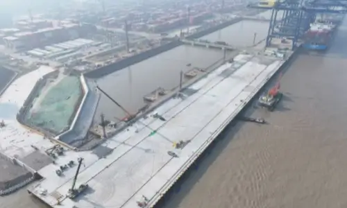 Heavy-duty shear studs applied in port terminal construction for steel-concrete composite structure